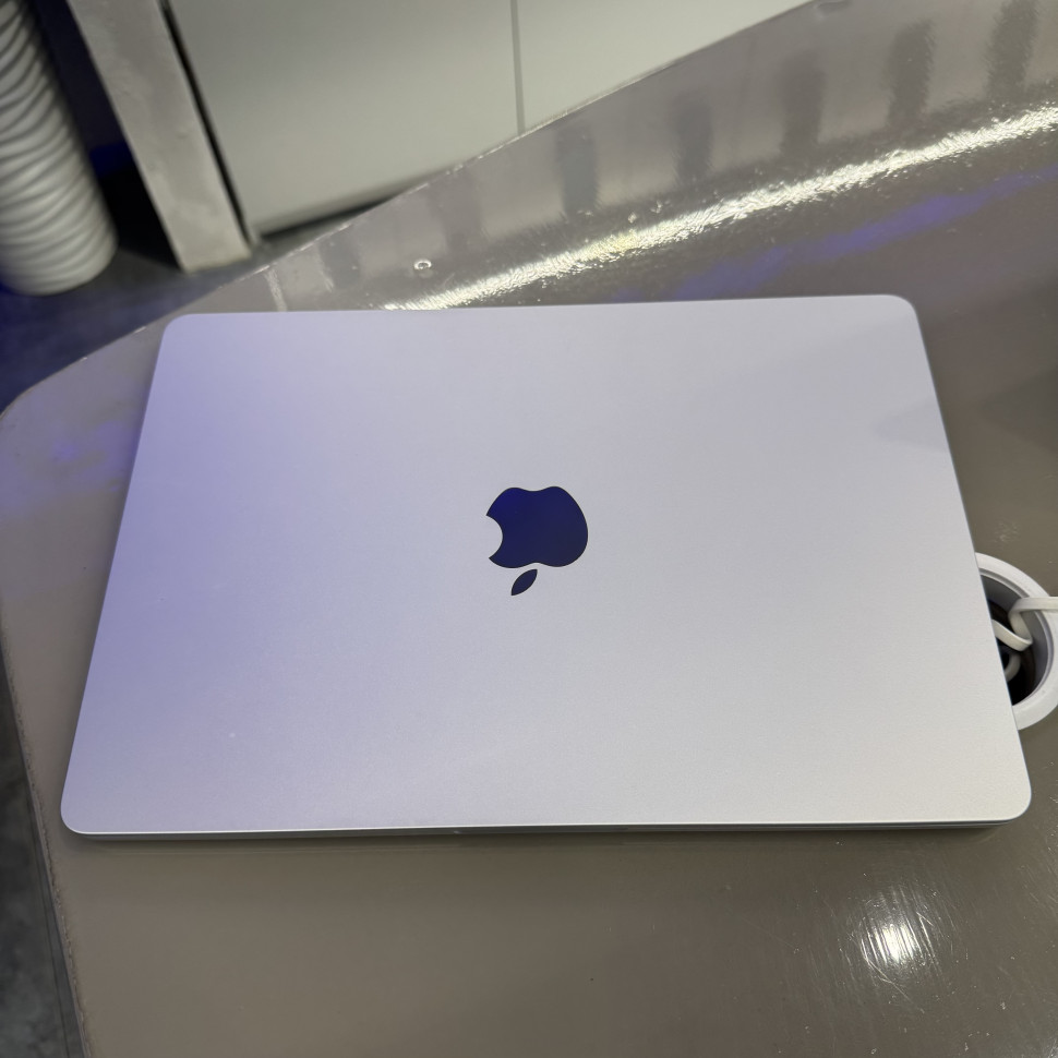 Ноутбук Apple MacBook Air 13 2025 MW0W3 (M4 8-Core GPU, 16/256GB) Серебристый (Silver) (Б/У)