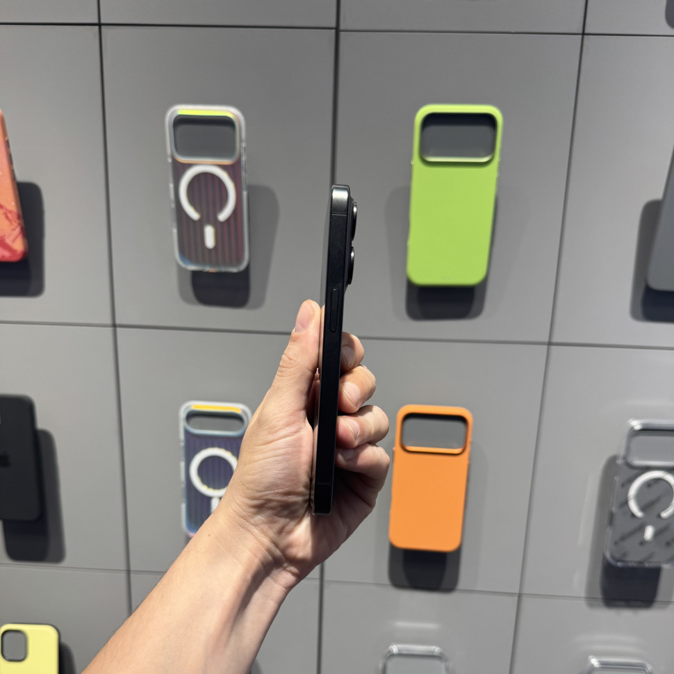 Смартфон Apple iPhone 15 Pro 256GB Черный титан Б/У