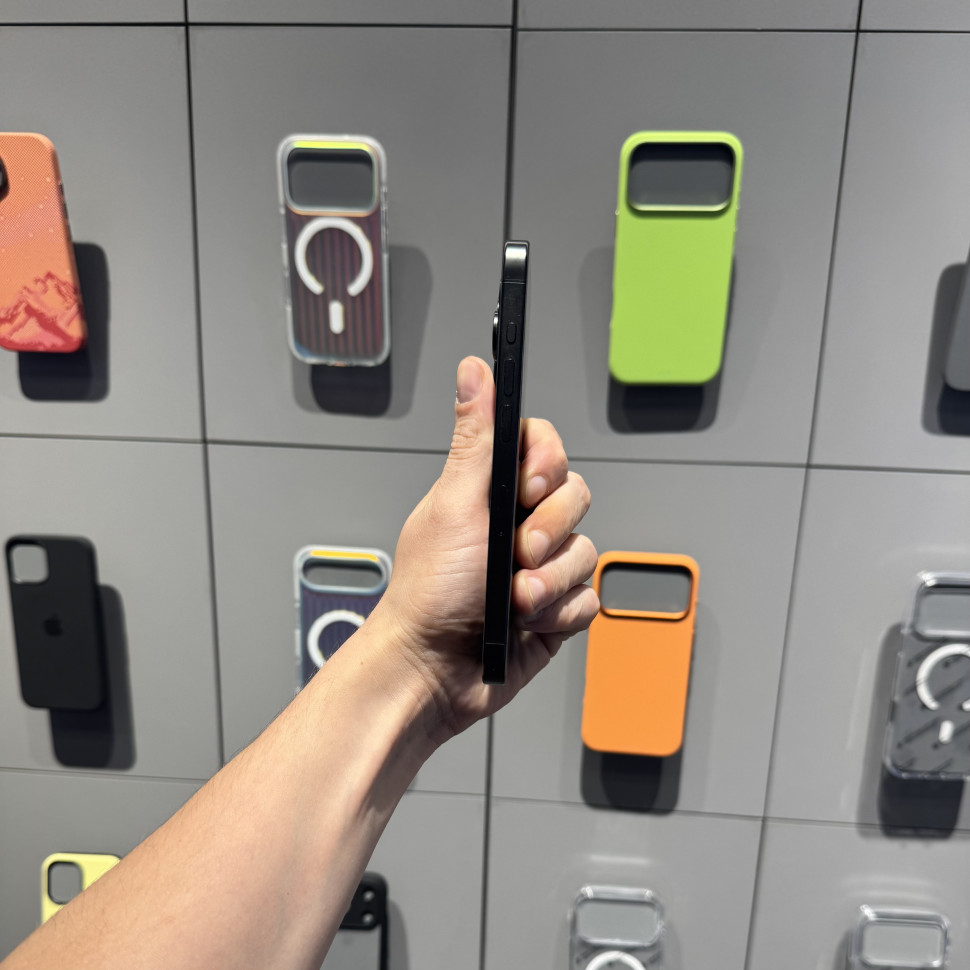 Смартфон Apple iPhone 15 Pro 256GB Черный титан Б/У