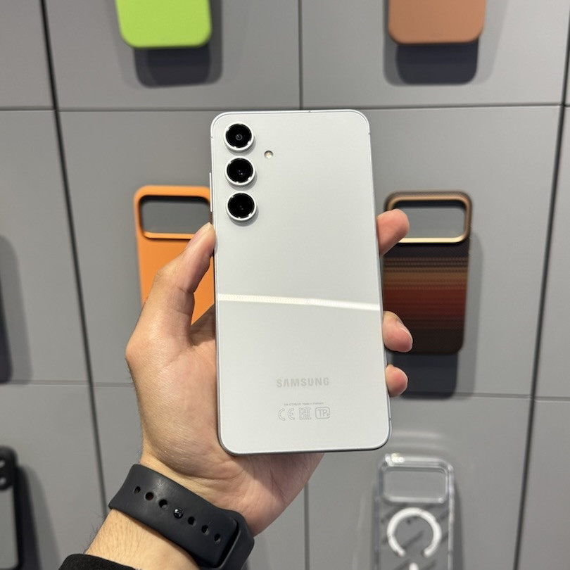 Смартфон Samsung Galaxy S24 FE 8/256GB Серый (Gray) (Б/У)