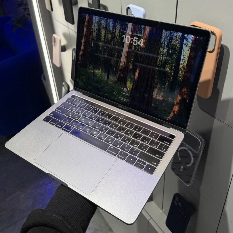Ноутбук Apple MacBook Pro 13-inch intel i5 (2018) 8/256GB Space Gray (Б/У)