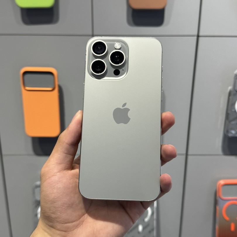 Смартфон Apple iPhone 15 Pro Max 256GB Натуральный титан (Natural Titanium) (Б/У)