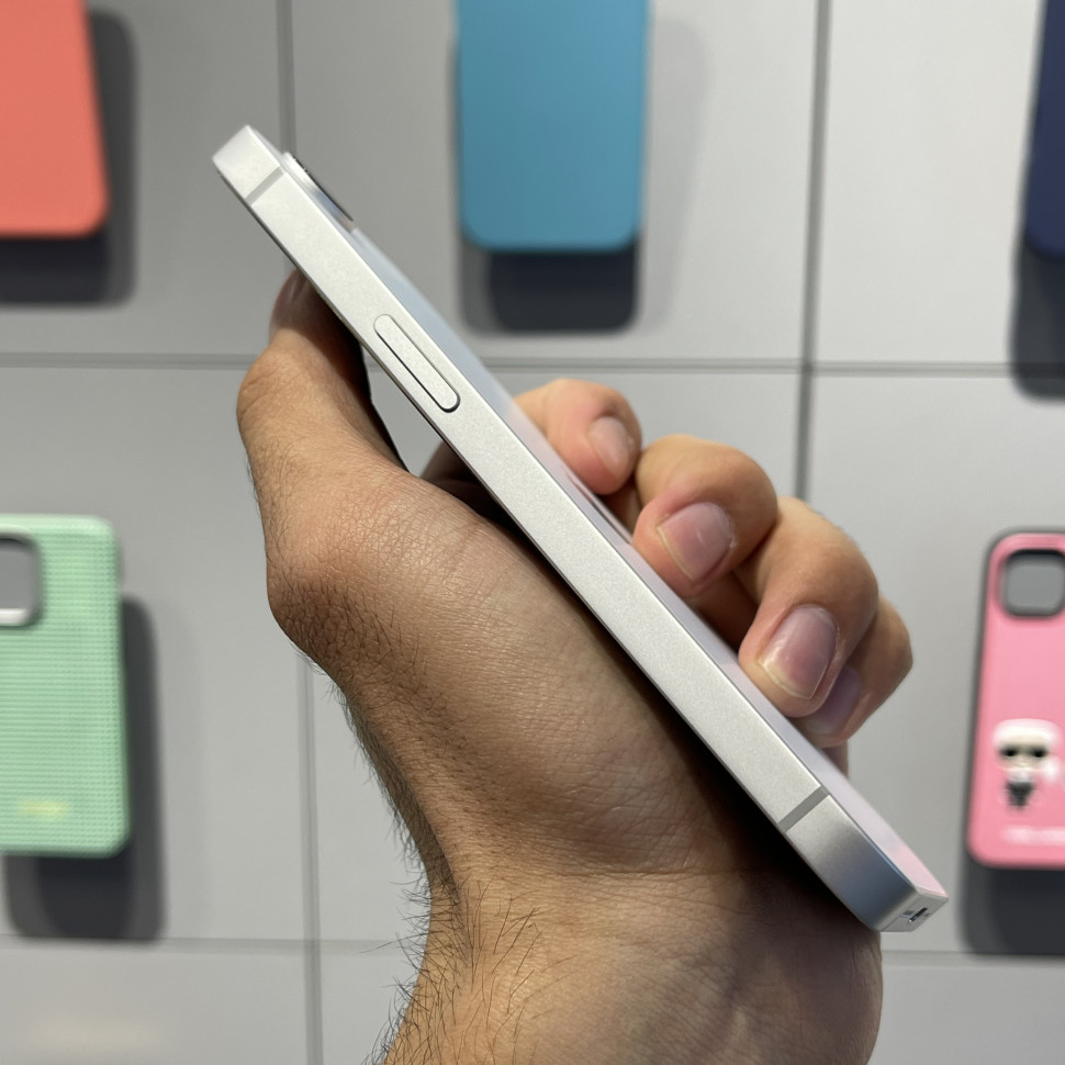 Смартфон Apple iPhone 13 256GB Белый (Starlight) (Б/У)